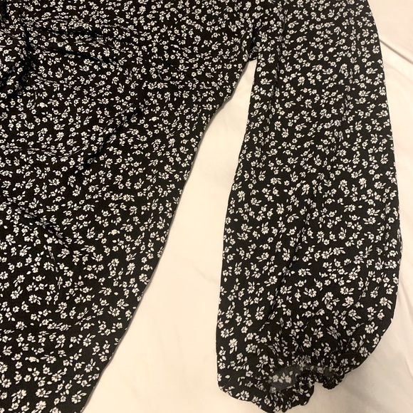 NWT Floral Dress with Ruched Hem - Picture 11 of 11